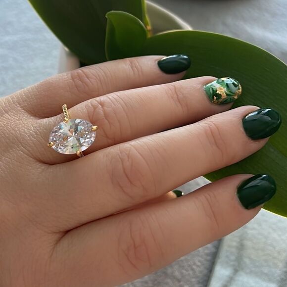 Oval Rhinestone 4 Facet Big Carat Gold Tone Statement Dinner Costume Ring Size 7 - Picture 4 of 8